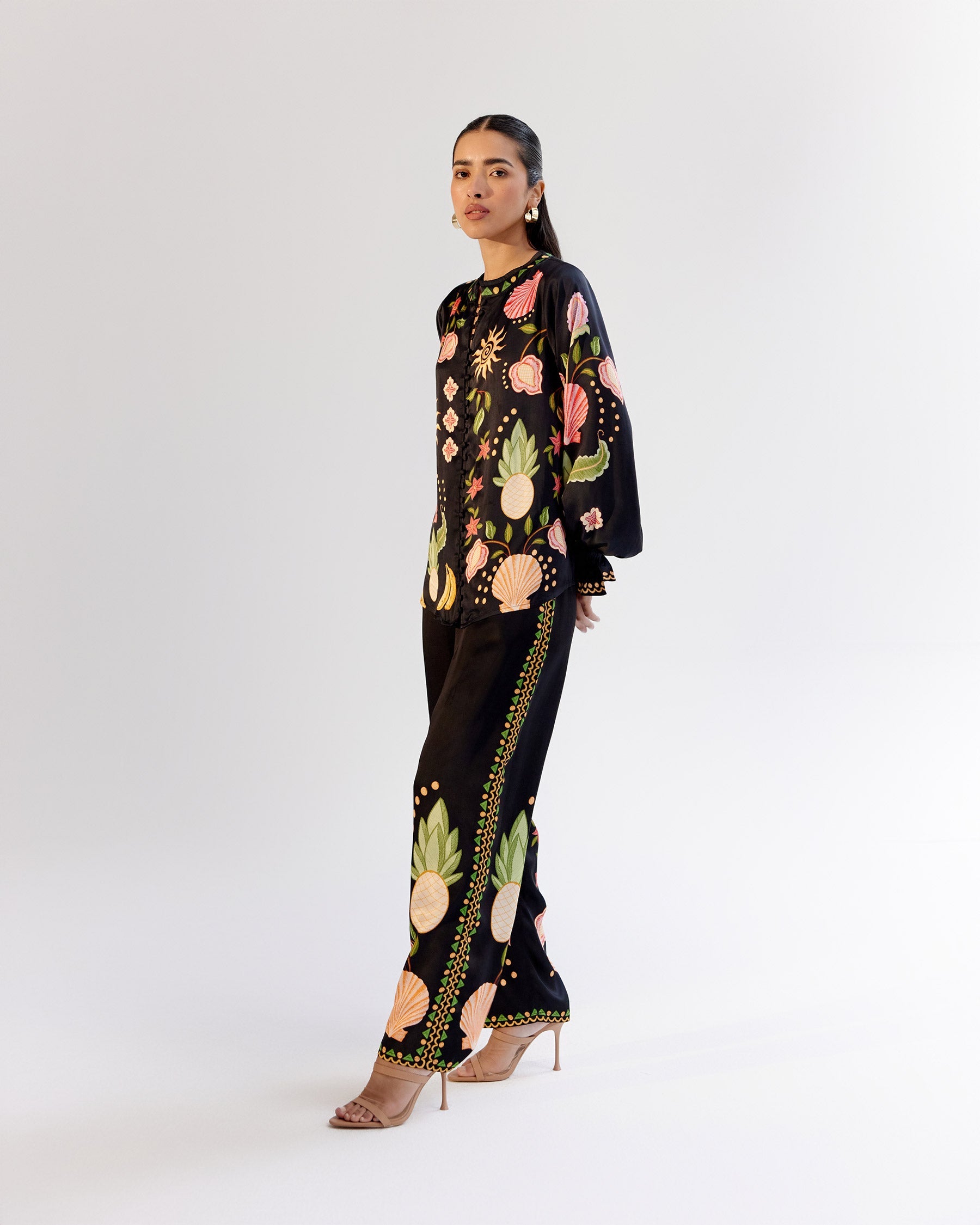 Ilia Set - Seashell (Black)