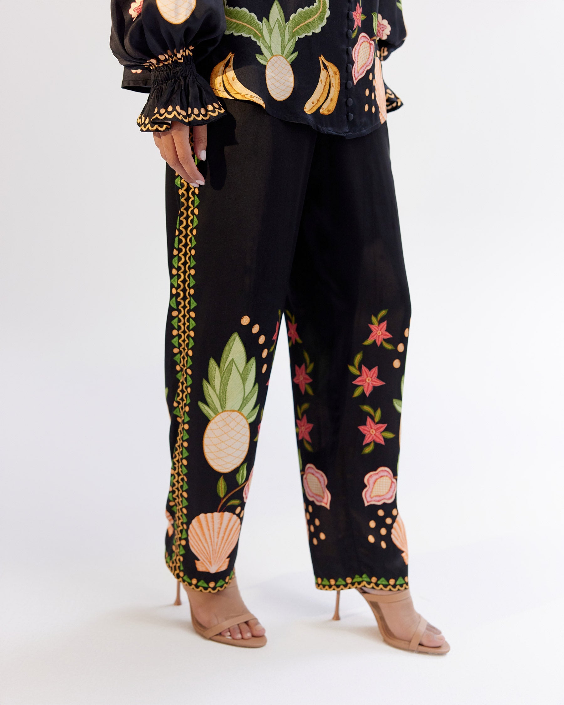 Ilia Set - Seashell (Black)