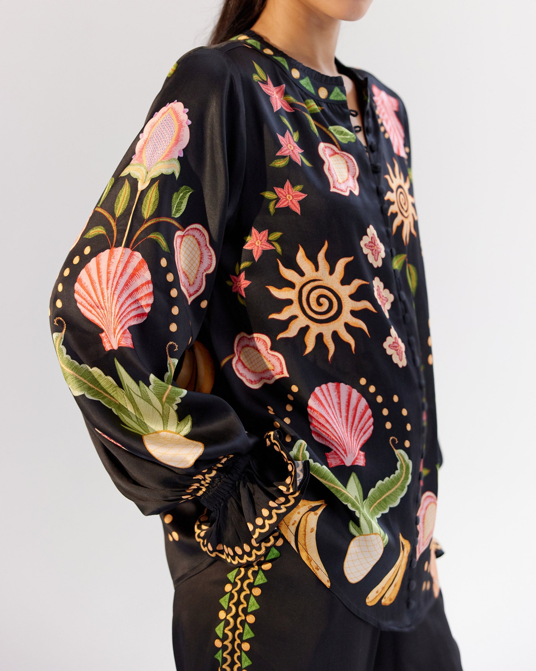 Ilia Set - Seashell (Black)