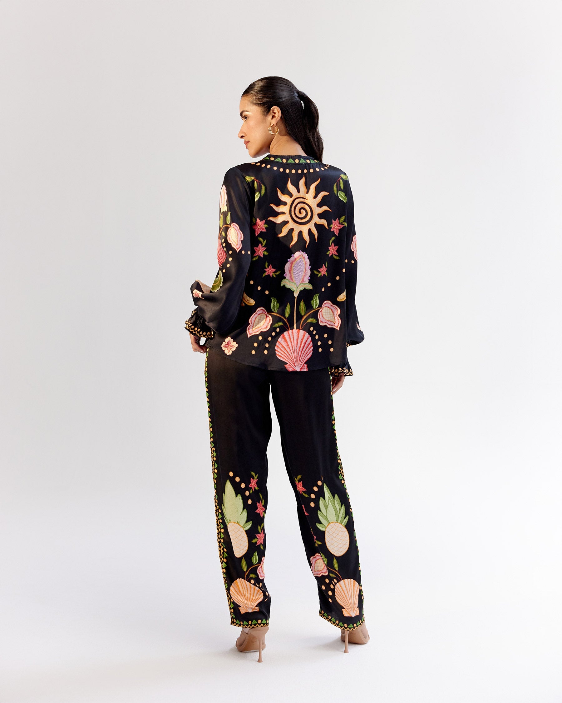 Ilia Set - Seashell (Black)