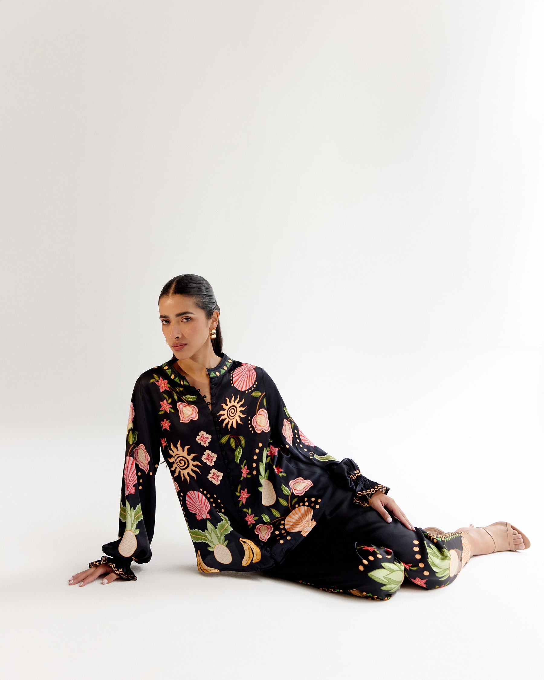 Ilia Set - Seashell (Black)