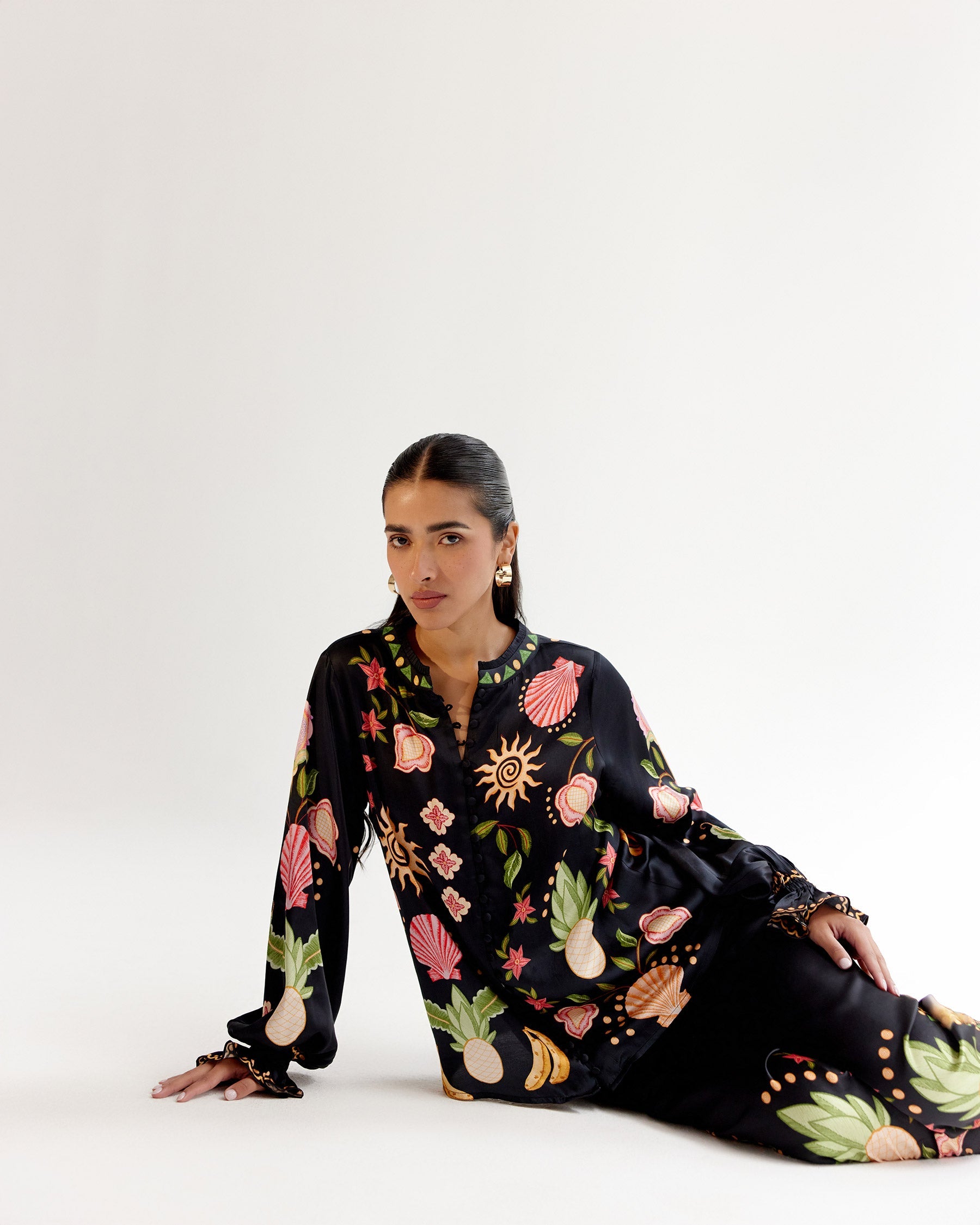 Ilia Set - Seashell (Black)